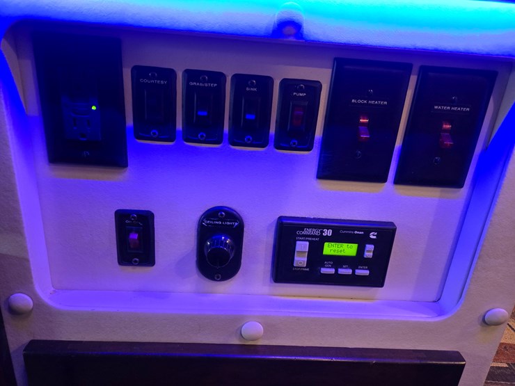 2017-western-star-5700xe-image-87