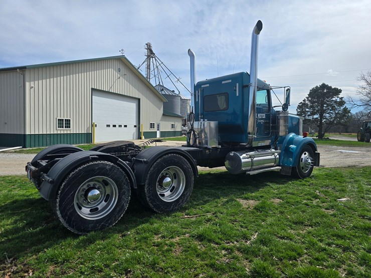 2007-kenworth-w900-image-10