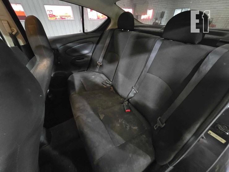 2015-nissan-versa-image-15