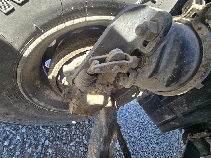 2006-freightliner-columbia-120-image-45