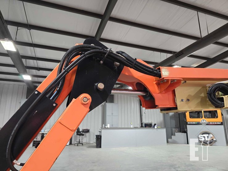 2019-jlg-460sj-image-19