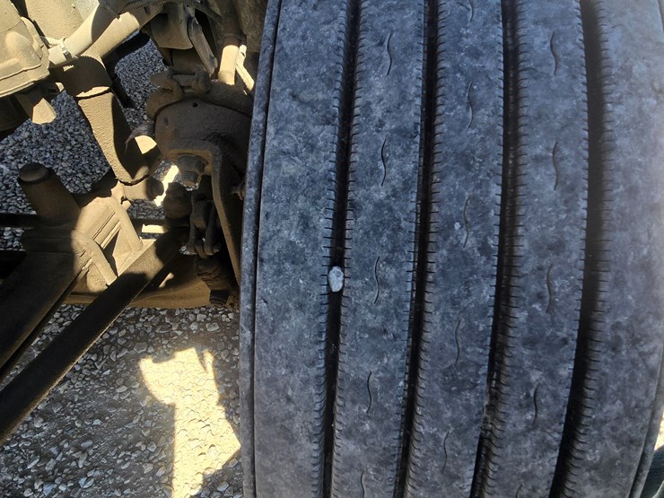 2006-freightliner-columbia-120-image-35