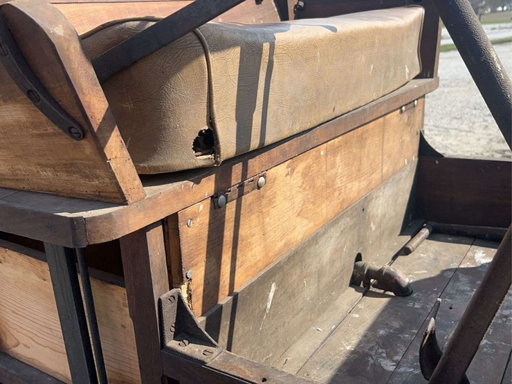 international-highwheeler-image-28