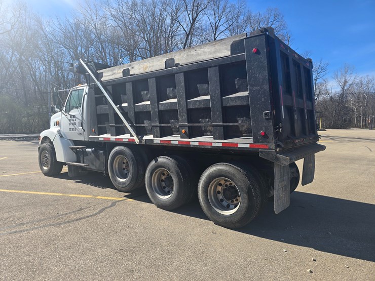 2001-sterling-l9500-image-8