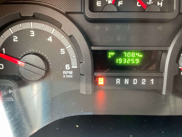 2011-ford-cargo-image-26