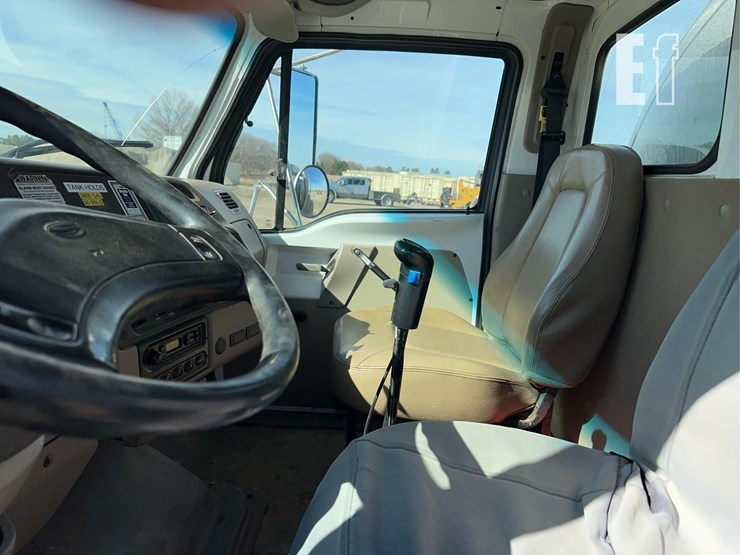 2005-sterling-lt9500-image-46