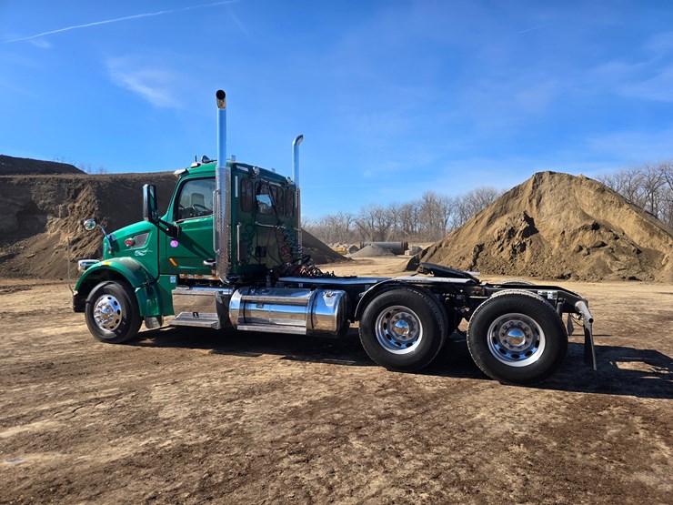 2019-peterbilt-567-image-9