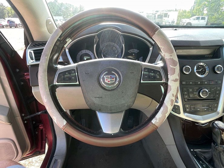 2011-cadillac-srx-image-12