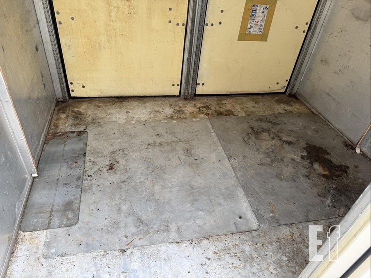 9'-container-doors-both-sides-image-3