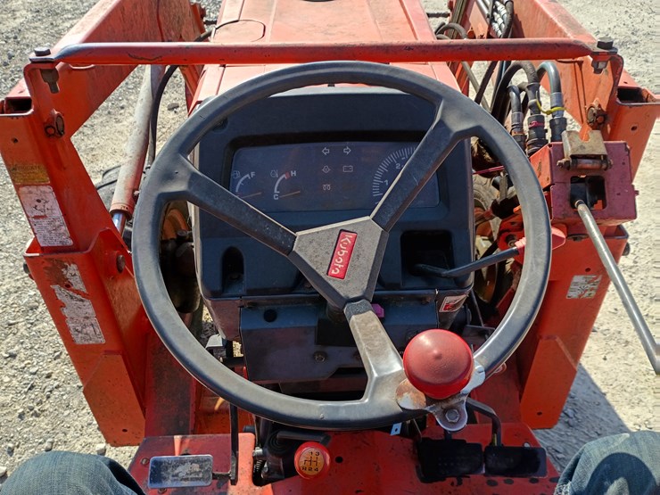 2001-kubota-l4300-image-28