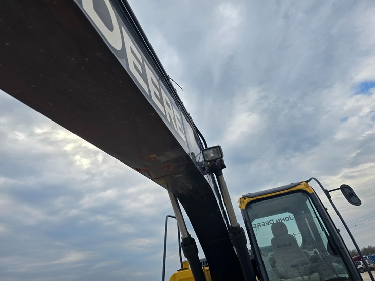 2014-deere-160g-lc-image-24