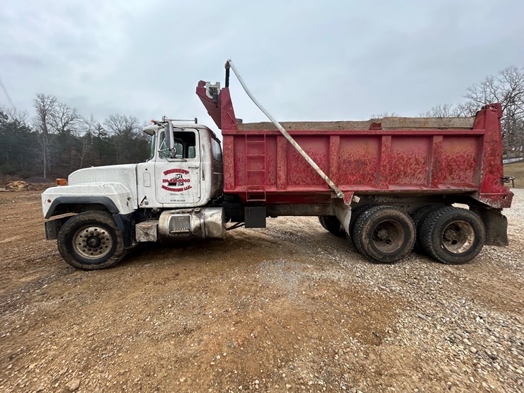 2001-mack-rd688s-image-6