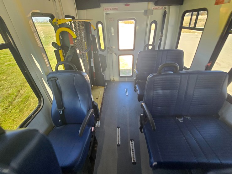 #22618-•-2008-ford-econoline-van-image-45