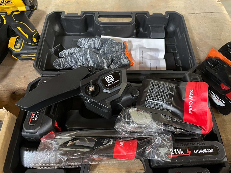 #2435-•-21-volt-mini-cordless-chainsaw-kit-in-carrying-case-(pr12)-image-1