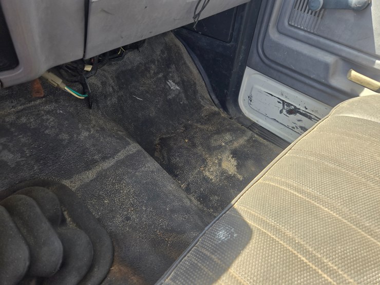 1997-ford-f700-image-43