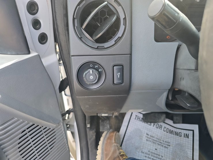 2013-ford-f550-image-33