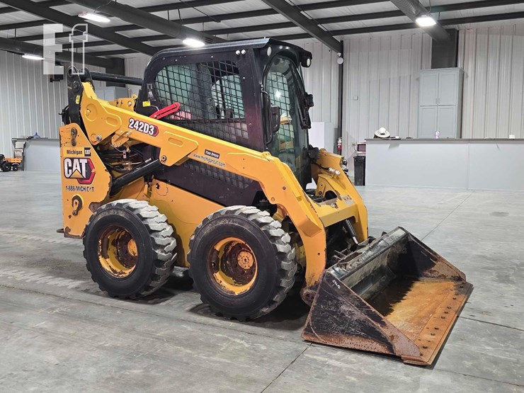 2021-caterpillar-242d3-image-2