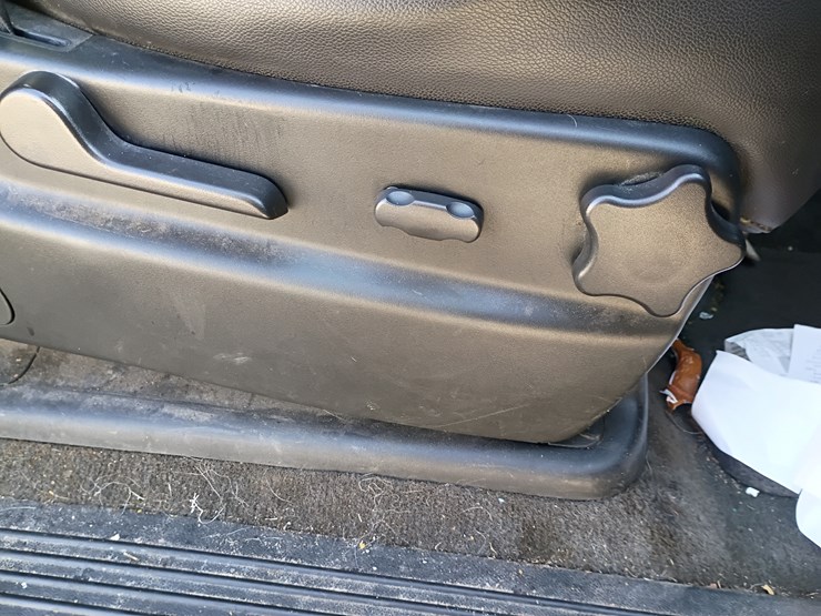 2010-chevrolet-tahoe-image-35