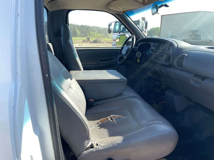 2001-dodge-ram-3500-image-18