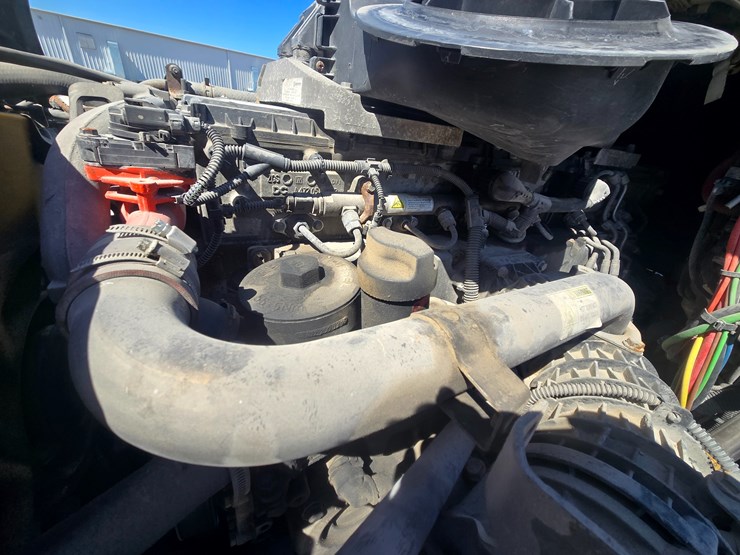 2014-freightliner-cascadia-125-image-34