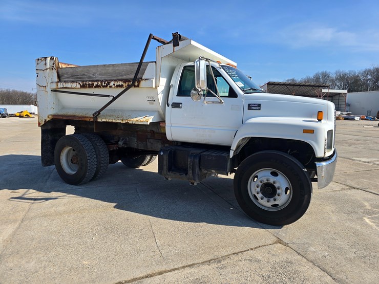 #22520-•-2002-gmc-c7500-dump-truck-image-18