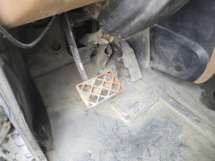 #22589-•-2006-mack-cv713-granite-roll-off-garbage-truck-image-43