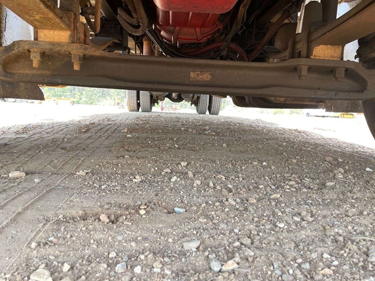 2016-freightliner-m2-106-image-27