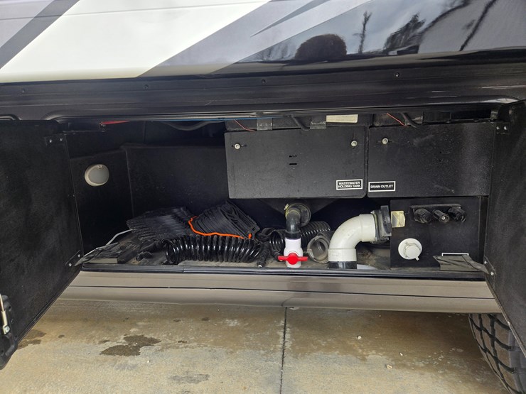 2020-ford-f550-image-103