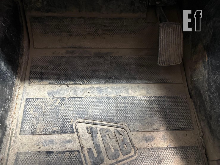 2021-jcb-3ts-8t-image-18