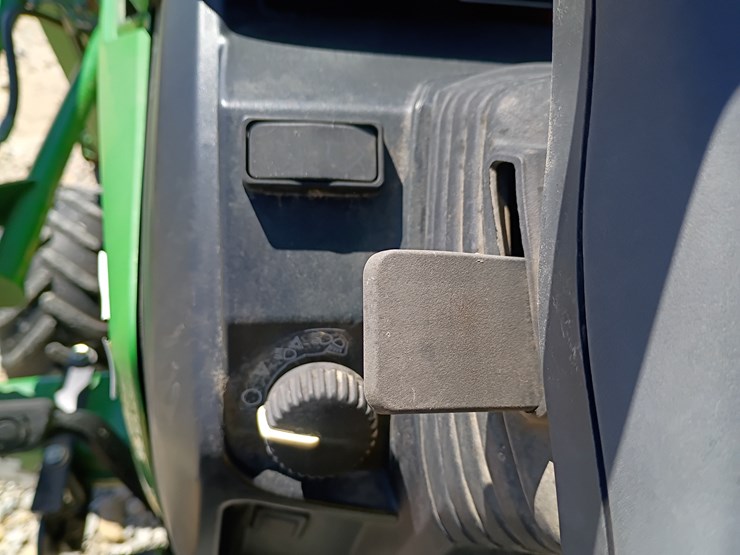 2013-john-deere-1025r-image-29