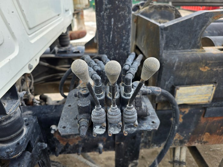 #22590-•-2007-mack-cv713-granite-roll-off-truck-image-62