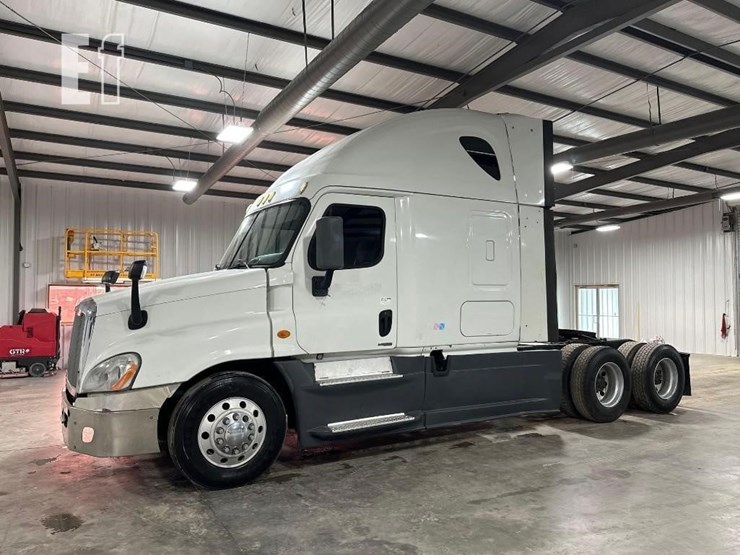 2014-freightliner-cascadia-125-image-1