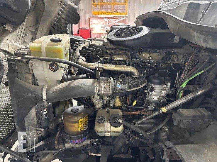 2014-freightliner-cascadia-125-image-27