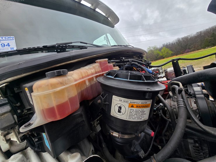 2012-freightliner-m2-106-image-45