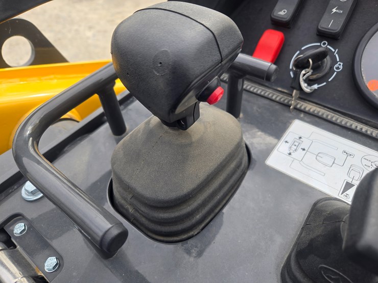 2023-new-holland-c314-image-36