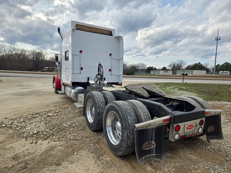 2000-peterbilt-379-image-14