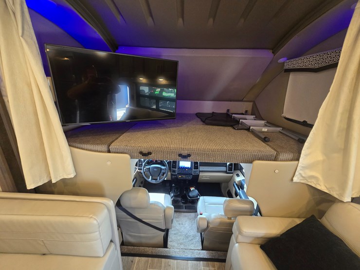 2020-ford-f550-image-32