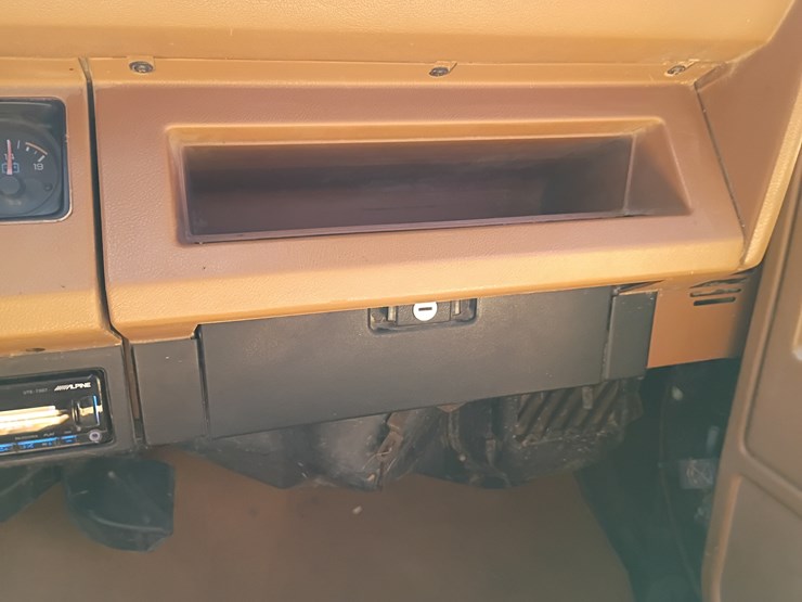 1993-jeep-wrangler-image-41