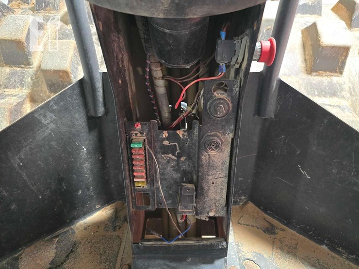 2009-dynapac-ca250pd-image-15