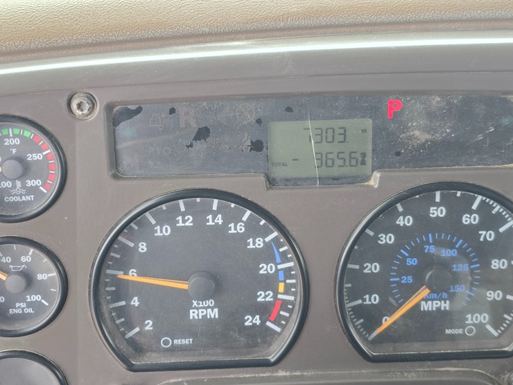 #22591-•-2007-mack-cv713-granite-roll-off-truck-image-62