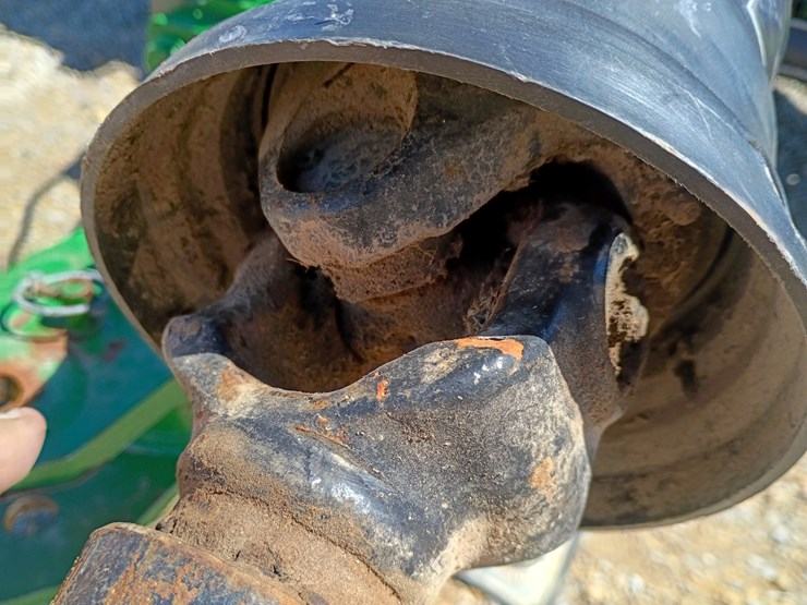 2023-john-deere-450m-image-12