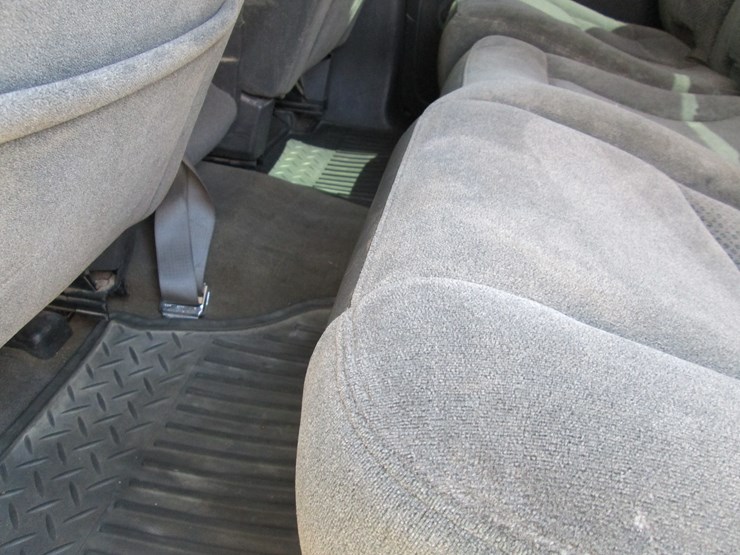 2004-chevrolet-2500hd-image-25