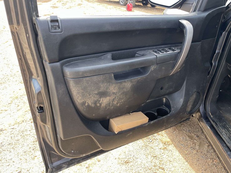 2011-chevrolet-silverado-1500-image-9