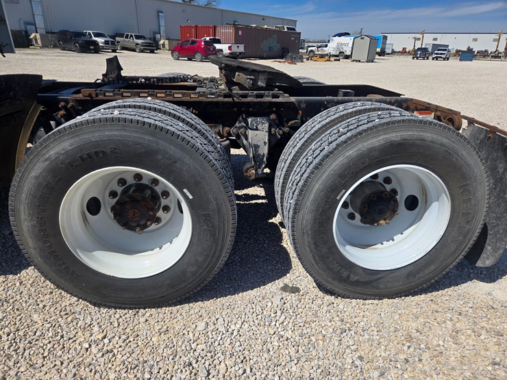 2006-freightliner-columbia-120-image-62