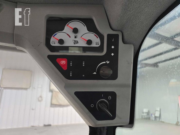 2020-jcb-3ts-8t-image-19