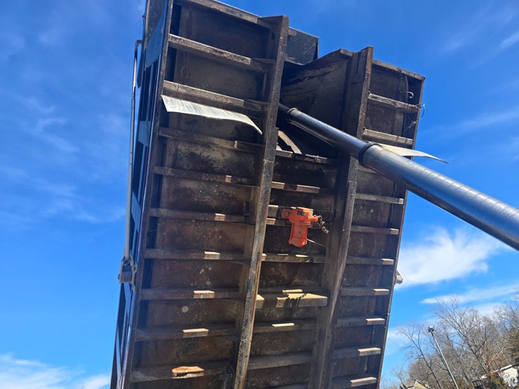 2001-sterling-l9500-image-37