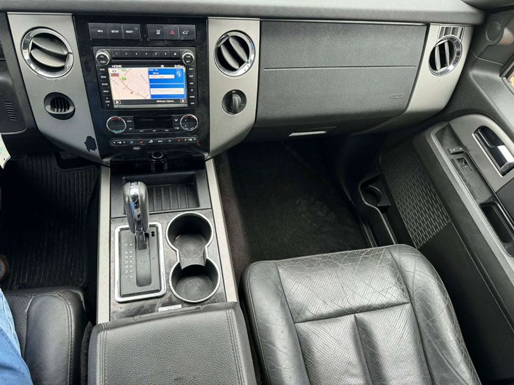 2014-ford-expedition-limited-image-18