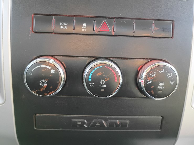 2012-dodge-1500-image-42