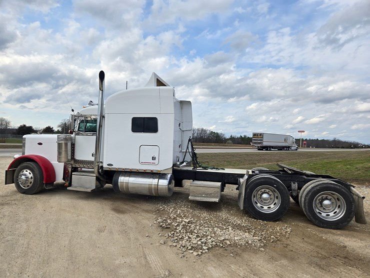 2000-peterbilt-379-image-10