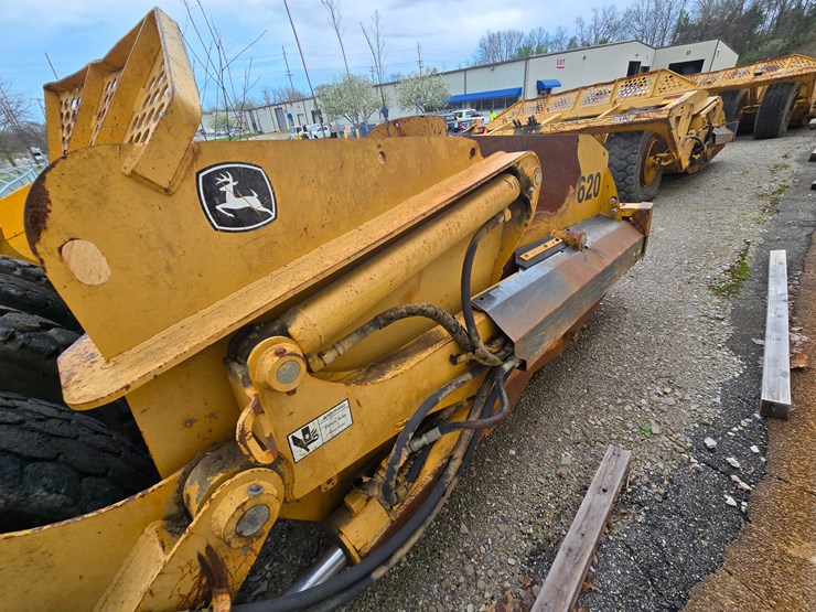 2006-deere-1812c-image-12